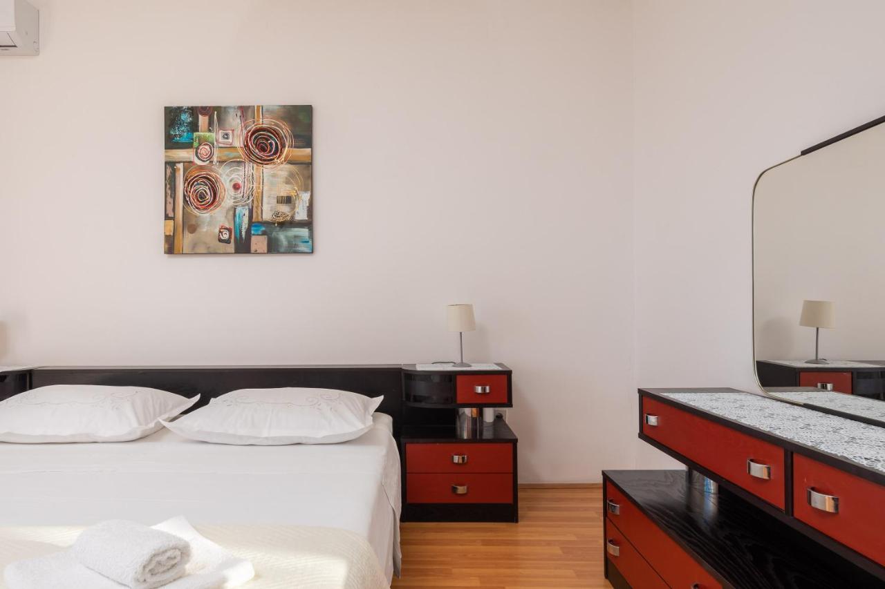 Deja Blue Apartment เยเซนิเซ ภายนอก รูปภาพ