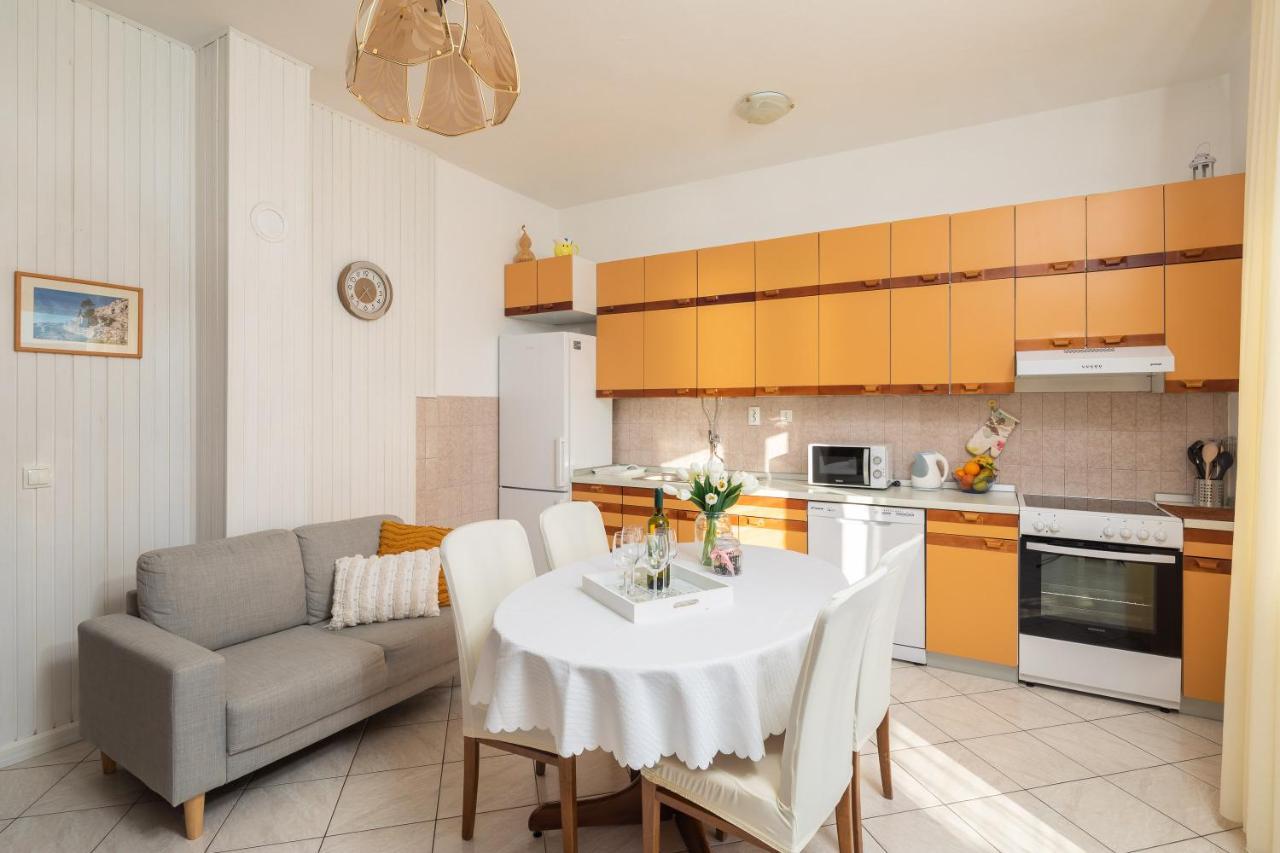 Deja Blue Apartment เยเซนิเซ ภายนอก รูปภาพ